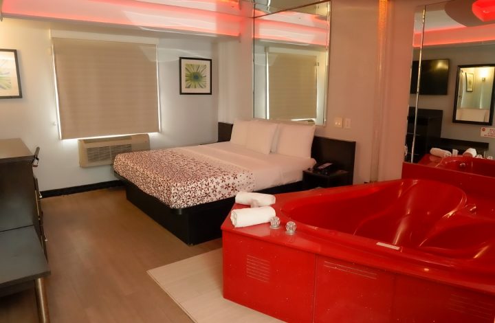 Hot Tub Room – Red
